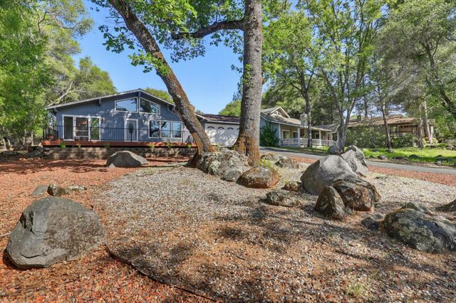18278 Jayhawk Dr, Penn Valley, CA 95946