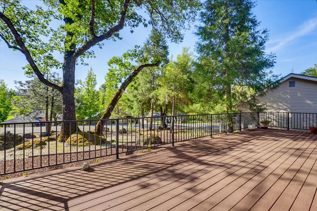 18278 Jayhawk Dr, Penn Valley, CA 95946