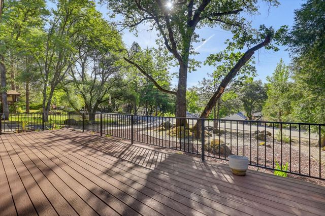 18278 Jayhawk Dr, Penn Valley, CA 95946