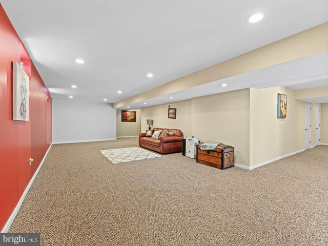 2677 FOXGLOVE LN, Philadelphia, PA 19116