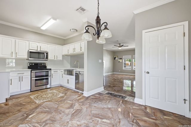 21810 Goldcrest, San Antonio, TX 78260