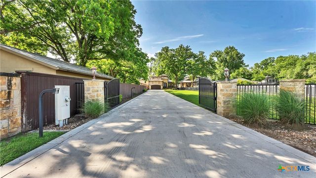 368 Rancho Road, New Braunfels, TX 78130