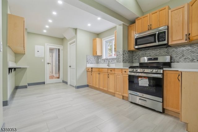 1153 Margaret St, Teaneck Twp., NJ 07666