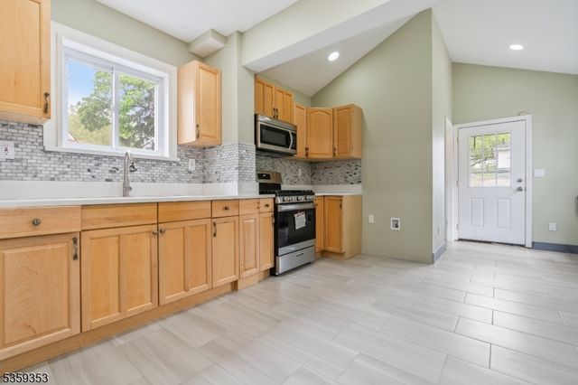 1153 Margaret St, Teaneck Twp., NJ 07666