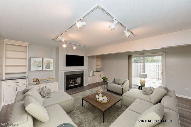 16457 Emerald Point, Middleburg Heights, OH 44130