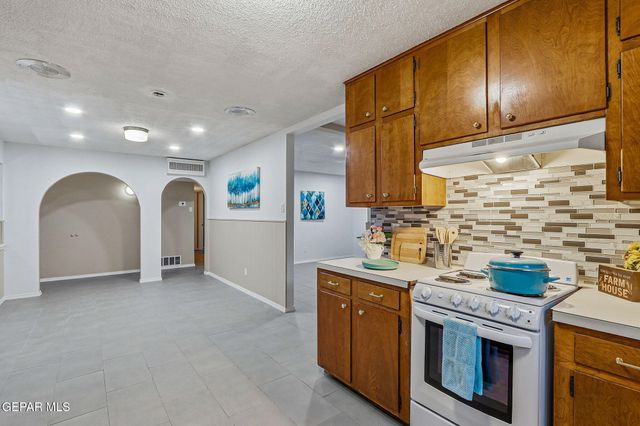 7221 ALTO REY Avenue, El Paso, TX 79912