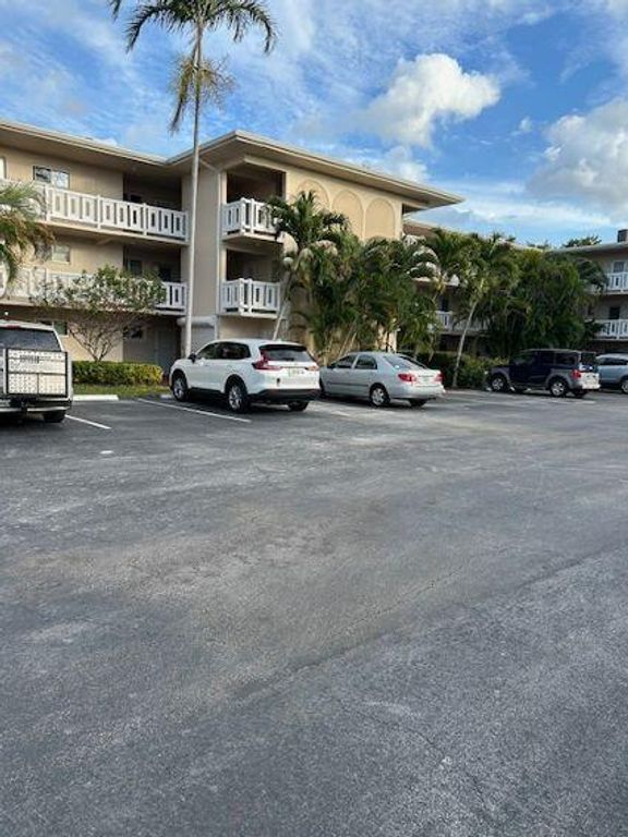 2566 S Garden Drive S 202, Lake Worth, FL 33461