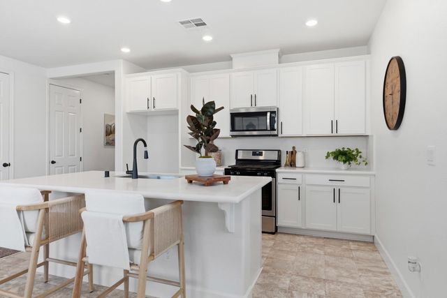 1777 Townsend Ave, Manteca, CA 95337