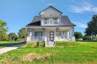 345 Edgewater Drive, Livingston, TX 77351