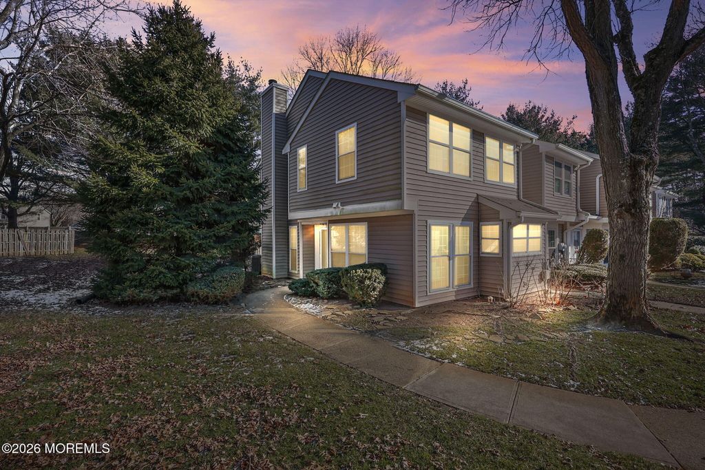 12 Duncan Way, Freehold, NJ 07728