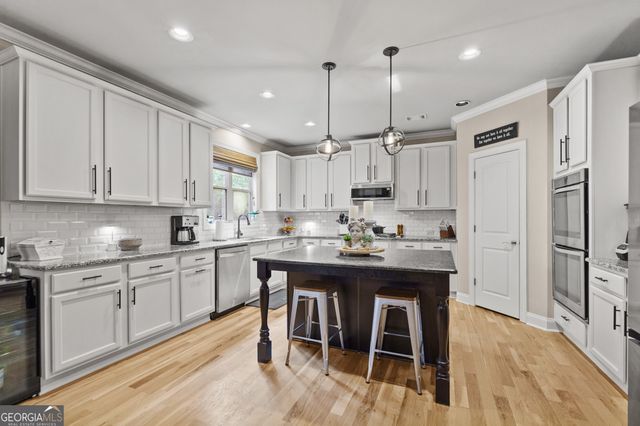 1351 Ashbury Park Way E, Hoschton, GA 30548