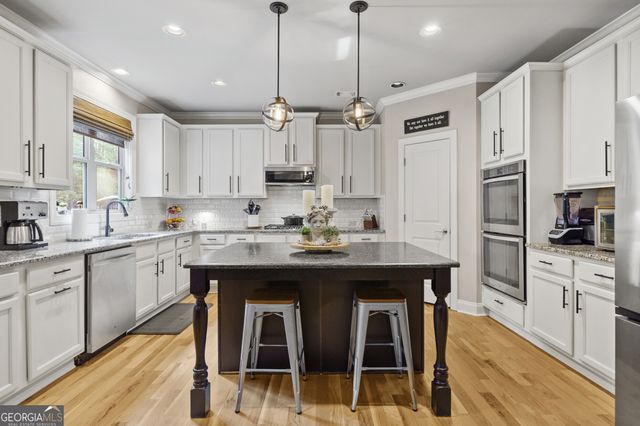 1351 Ashbury Park Way E, Hoschton, GA 30548