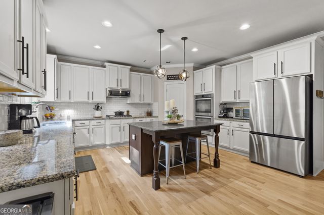 1351 Ashbury Park Way E, Hoschton, GA 30548