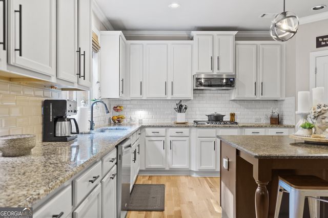 1351 Ashbury Park Way E, Hoschton, GA 30548