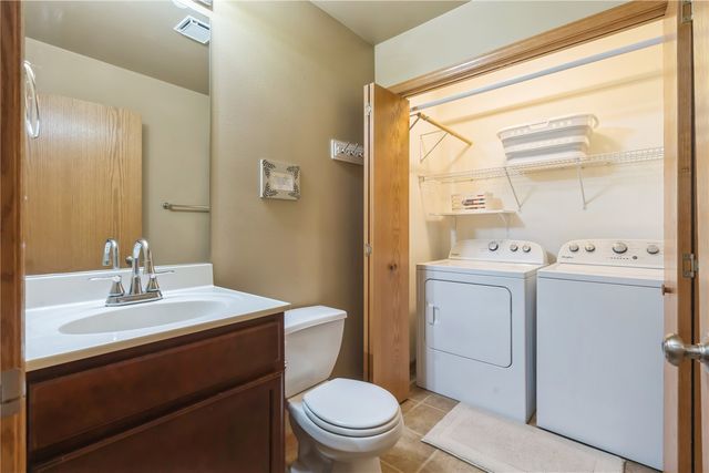 2262 49th St, Marion, IA 52302