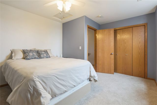 2262 49th St, Marion, IA 52302