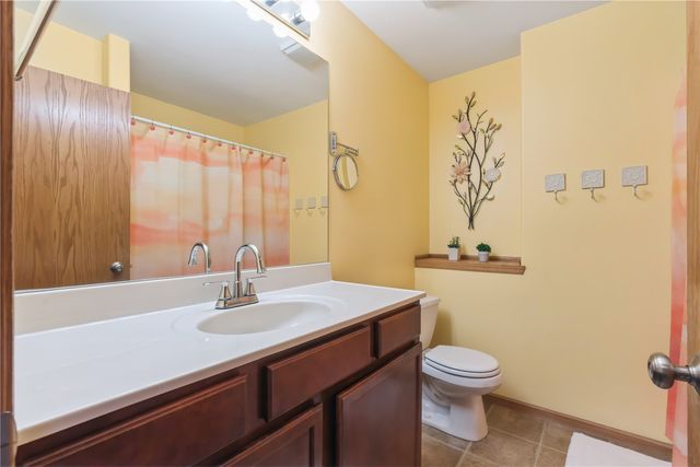 2262 49th St, Marion, IA 52302