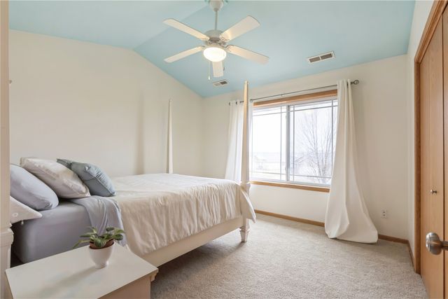 2262 49th St, Marion, IA 52302