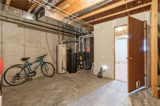 2262 49th St, Marion, IA 52302