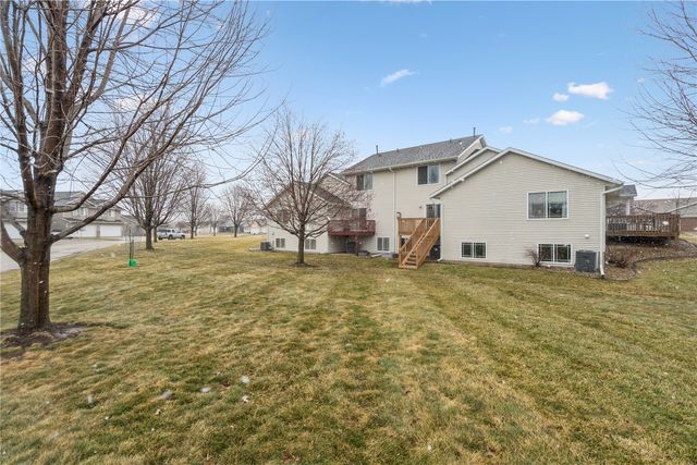 2262 49th St, Marion, IA 52302