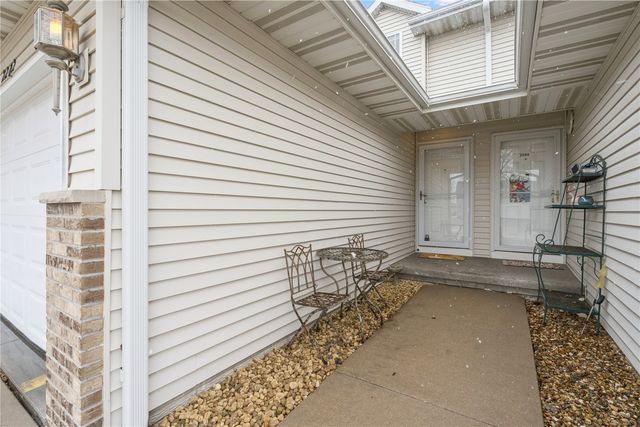 2262 49th St, Marion, IA 52302