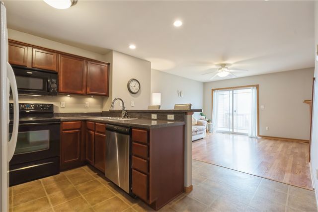 2262 49th St, Marion, IA 52302