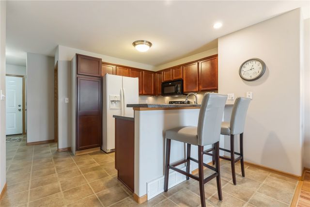 2262 49th St, Marion, IA 52302