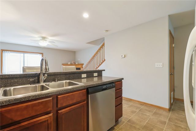 2262 49th St, Marion, IA 52302