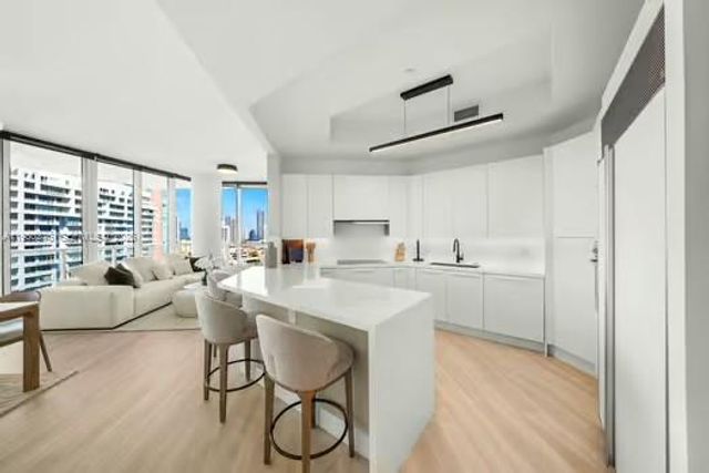 100 S Pointe Dr 1701, Miami Beach, FL 33139