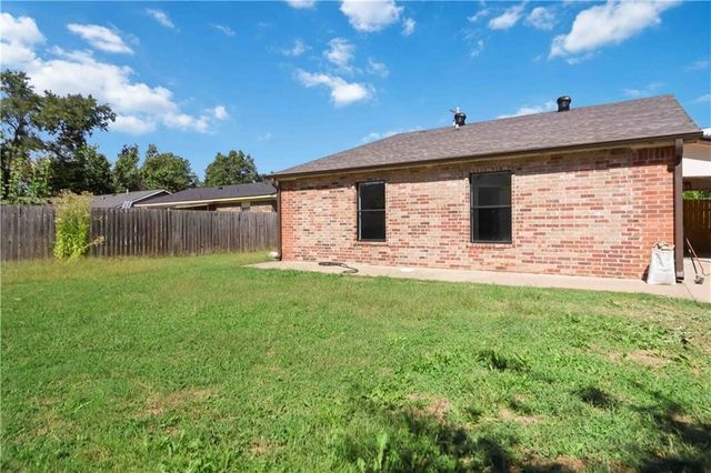 3506 W Olive Street, Rogers, AR 72756