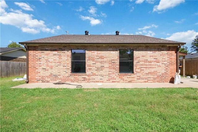 3506 W Olive Street, Rogers, AR 72756