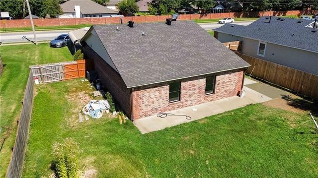 3506 W Olive Street, Rogers, AR 72756