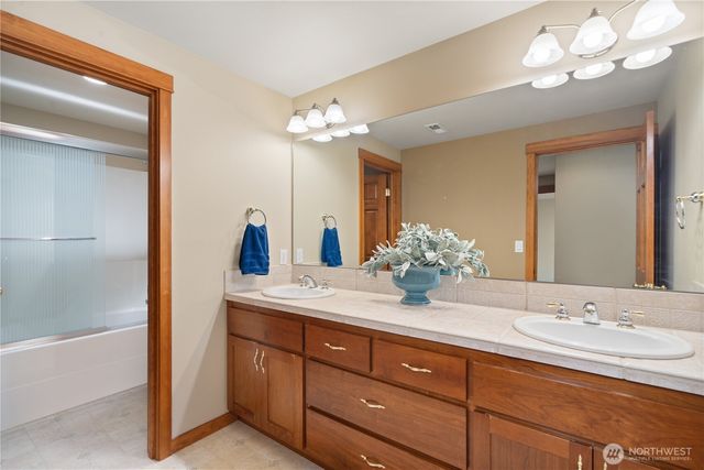 807 E Maberry Drive, Lynden, WA 98264