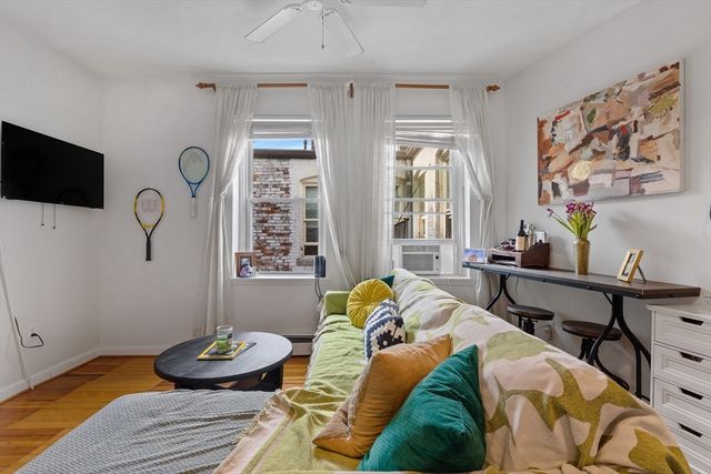 54 Myrtle 10, Boston, MA 02114