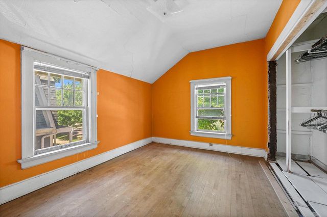 2413 E Belleview PLACE, Milwaukee, WI 53211