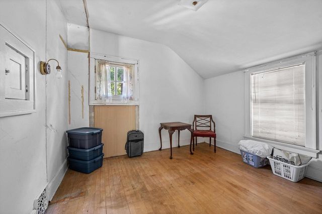 2413 E Belleview PLACE, Milwaukee, WI 53211
