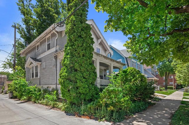 2413 E Belleview PLACE, Milwaukee, WI 53211