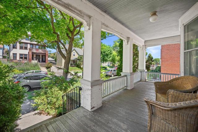 2413 E Belleview PLACE, Milwaukee, WI 53211