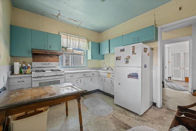 2413 E Belleview PLACE, Milwaukee, WI 53211