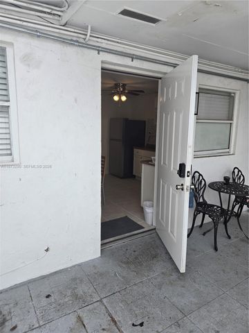 5712 Hollywood Blvd 2, Hollywood, FL 33021