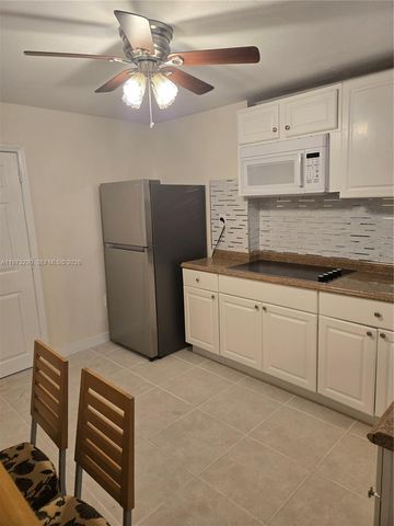 5712 Hollywood Blvd 2, Hollywood, FL 33021