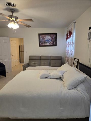 5712 Hollywood Blvd 2, Hollywood, FL 33021