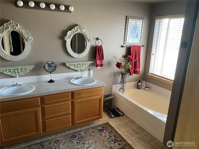 17722 37th Avenue E, Tacoma, WA 98446