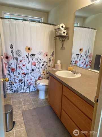 17722 37th Avenue E, Tacoma, WA 98446