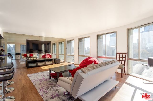 800 W 1st Street 1105, Los Angeles, CA 90012