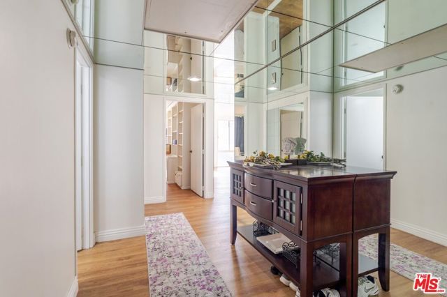 800 W 1st Street 1105, Los Angeles, CA 90012