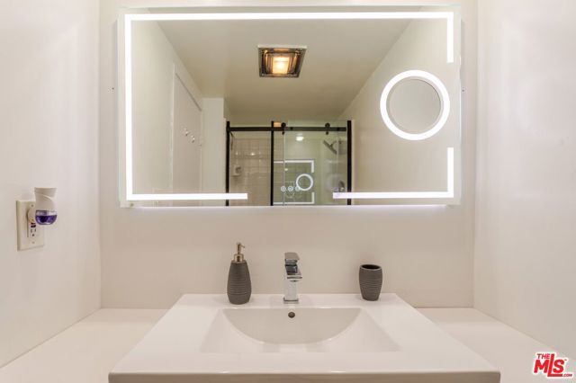 800 W 1st Street 1105, Los Angeles, CA 90012