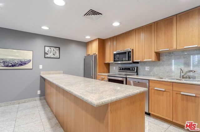 800 W 1st Street 1105, Los Angeles, CA 90012