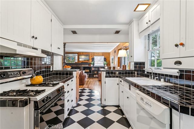 222 Holiday, Lake Arrowhead, CA 92352