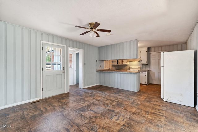 7560 Carrollburg Drive, Fayetteville, NC 28303